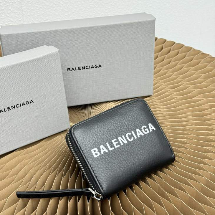 Picture of Balenciaga Handbags _SKUfw203288831fw